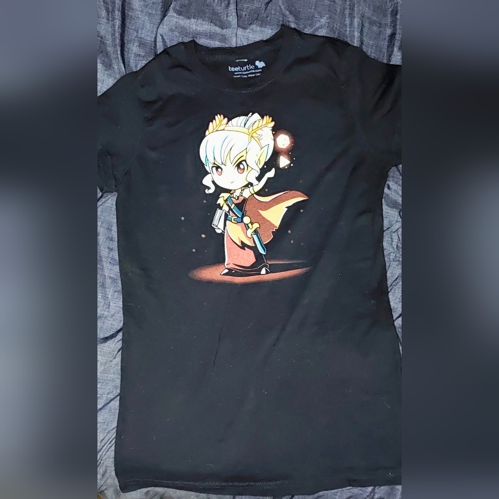 Black Graphic Tabletop Queen Character by TurtleTee  Size Small